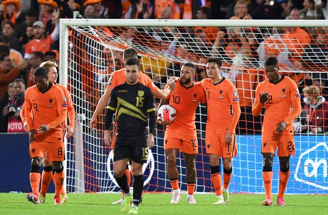 VM -Van Gaal om Berghuis-piften: Lad det være