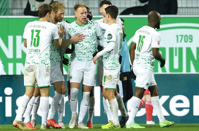 2. Bundesliga -13 kampe i spidsen: Greuther har fyret Schneider