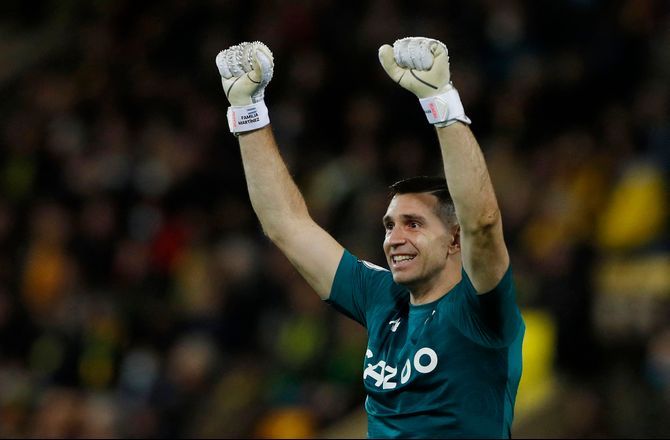 Premier League -Aston Villa forlænger med blomstrende keeper