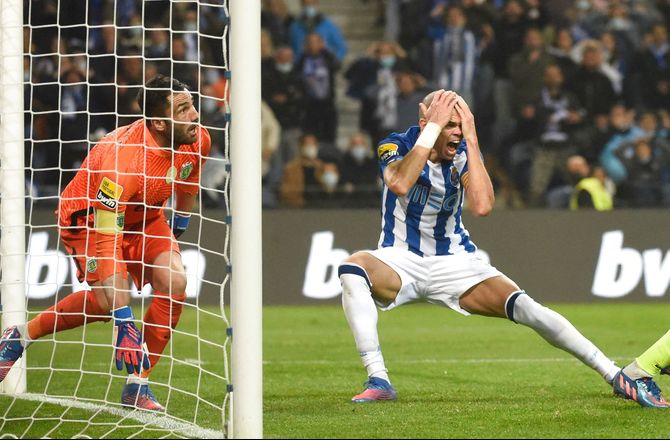 Primeira Liga -Pepe og tre andre så rødt efter vild tumult