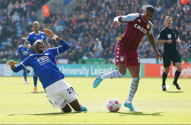 Premier League -Gerrard vil beholde Ashley Young i Aston Villa
