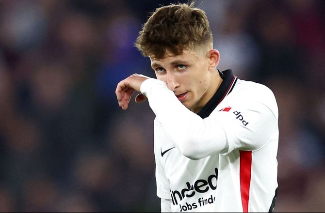 Bundesliga -Lindstrøm med lynmål i stor Frankfurt-sejr