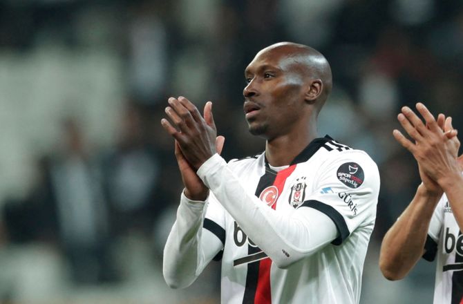 VM -39-årige Atiba Hutchinson skal med Canada til VM som anfører