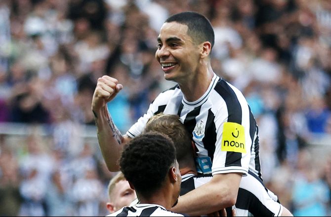 Premier League -Almirón foretrækker rolle som højre kant