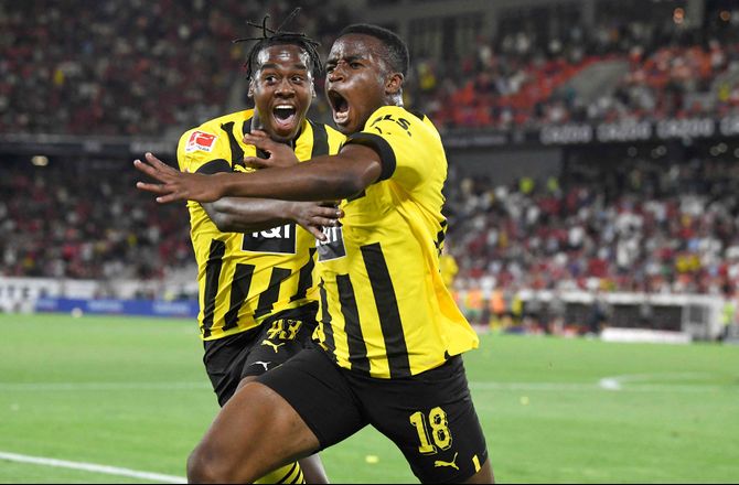 Bundesliga -Dobbelt op på Moukoko da Dortmund sejrede sikkert