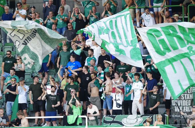 Conference League -Fly-kaos: Viborg-fans kæmper sig til London via Mallorca