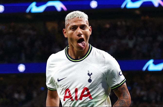 Brasilien -Richarlison støtter Vinicius: Har skrevet til idioten