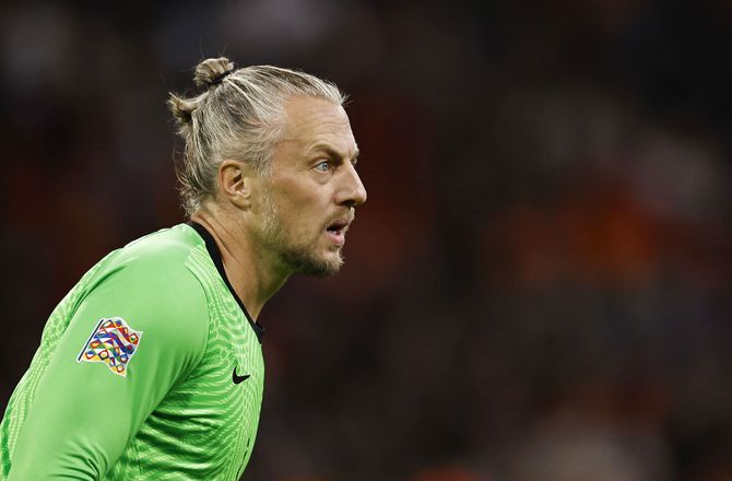 VM -Van Gaal regner med at udtage 38-årig målmand til VM