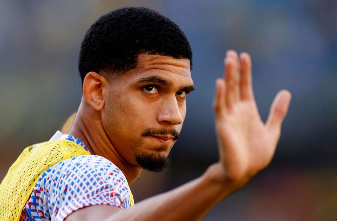 La Liga -Barcelonas Araujo er blevet opereret - Bellerin er også skadet