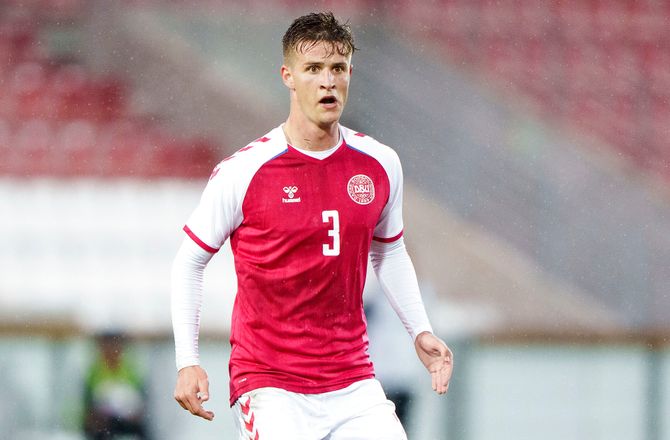 3F Superliga -Svenn Crone regner med rødvin fra Carstensen