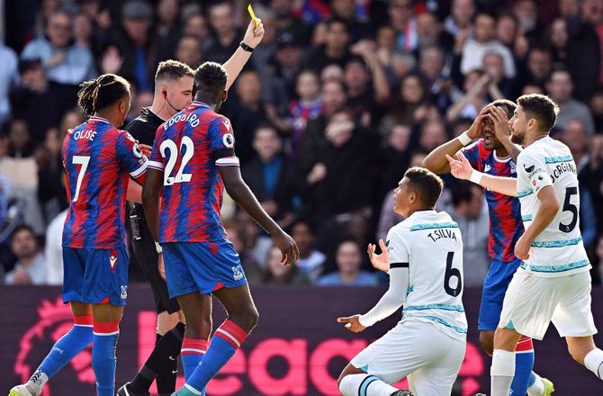 Premier League -Thiago Silva undgik rødt kort - Vieira kritiserer dommeren