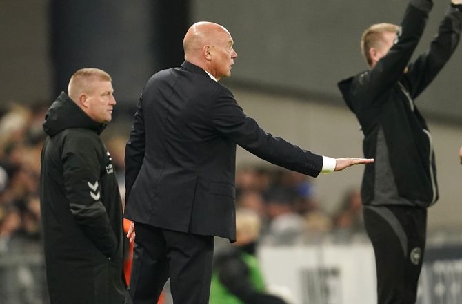 3F Superliga -Rösler: Håber ikke VAR-dommer er fra Kbh. - VAR er en joke