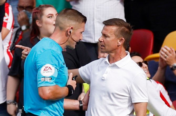 Premier League -Leeds-boss kritiserer Villa: Trak tiden med snegletempo