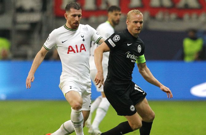 CL -Højbjerg og Lindstrøm måtte nøjes i Champions League-deler