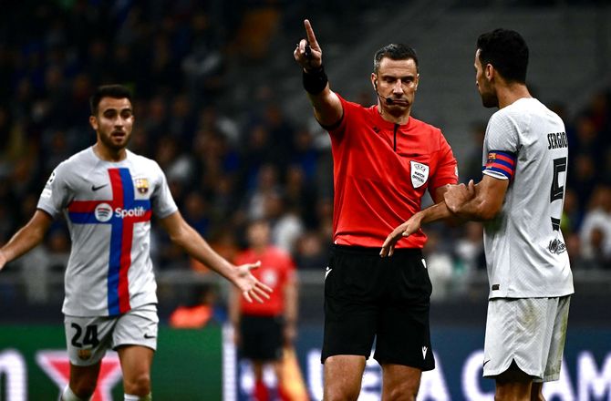 CL -Se her: Blev Barcelona snydt for et straffespark af VAR?