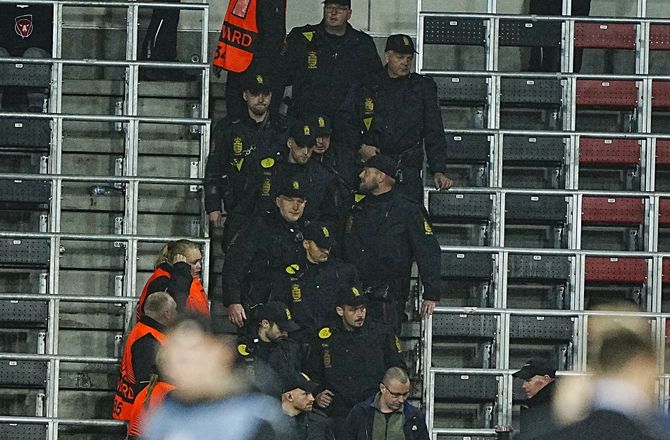 Europa League -FCM: Voldsmænd har købt af danskere og stormede indgange
