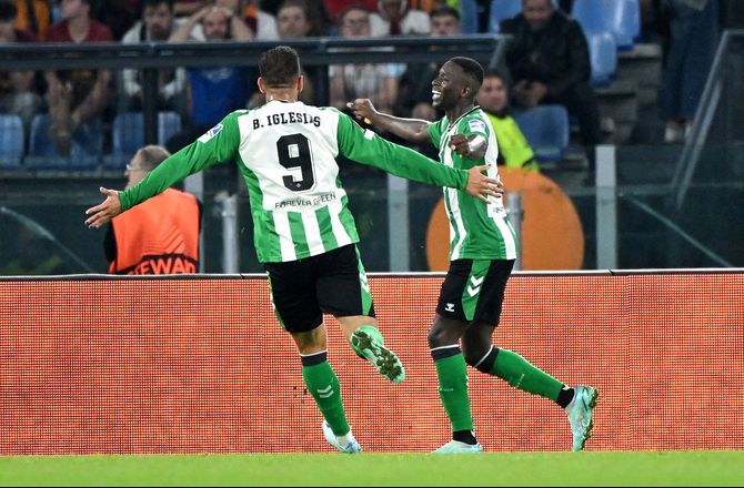 Europa League -Vilde Betis bliver ved: Banker Roma i Europa League