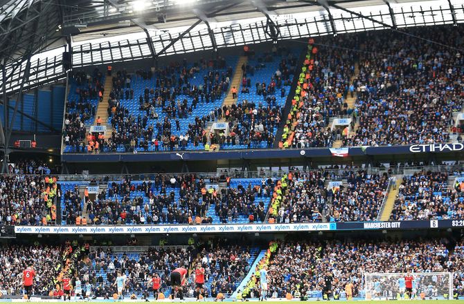 Premier League -Manchester City tildelt bøde efter baneinvasion