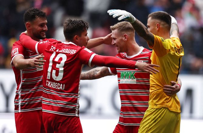 Tyskland -Augsburg-midtbane ude resten af året - Har brækket foden igen