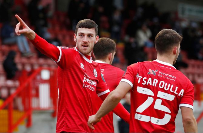 League 2 -YouTube-stjerner scorer prøvetræning i League Two-klub