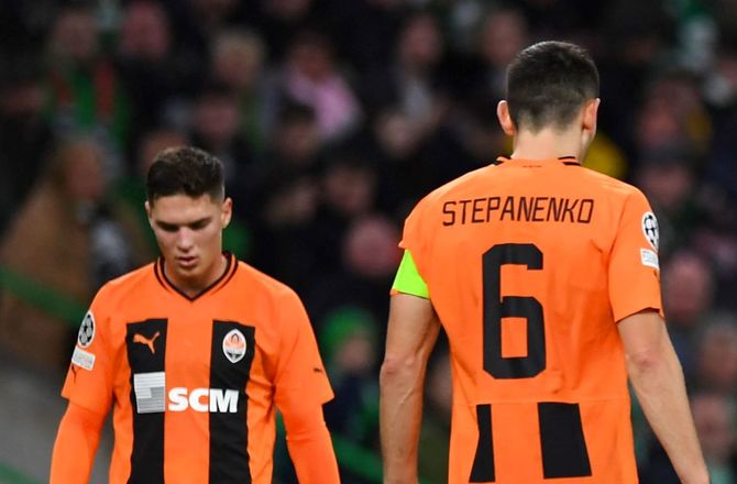 Premier League -Shakhtar-opgør afbrudt af luftalarm - spillerne måtte i sikkerhed