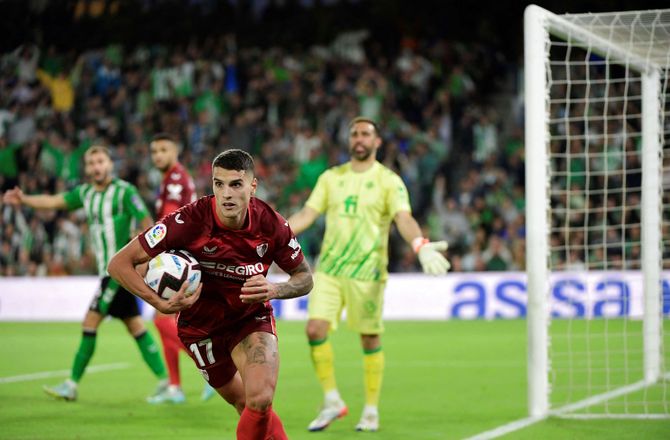La Liga -Tre røde kort da Sevilla og Betis delte i dramatisk VAR-show