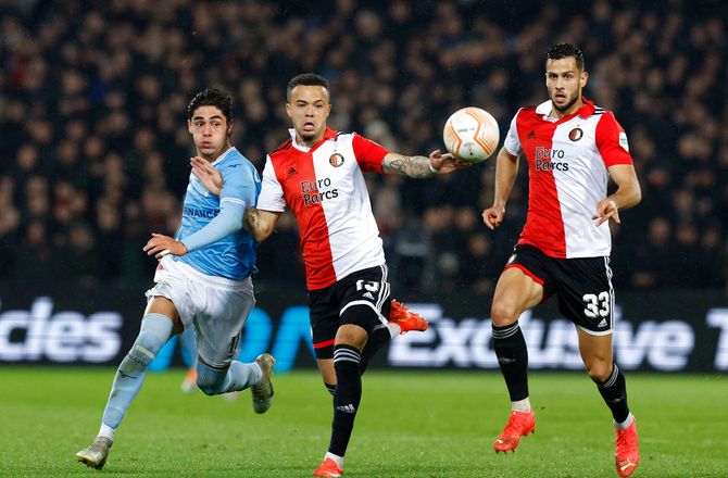 Æresdivisionen -Feyenoord forlænger med 21-årig forsvarer