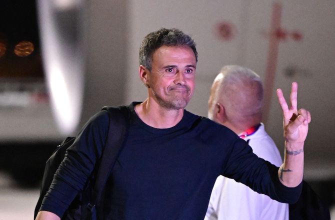 VM -Enrique afviste PL-klubber for at blive spansk landstræner