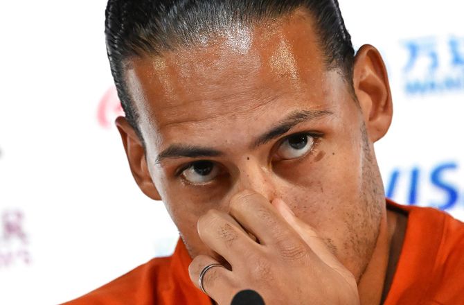 VM -Van Dijk i tvivl om OneLove-bind: Vil ikke spille med gult kort
