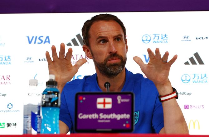 VM -England vil ikke forhaste protester ved VM: Handler om timing