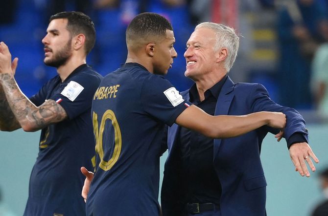 VM -Deschamps om lederen Mbappé: Han er som et damptog