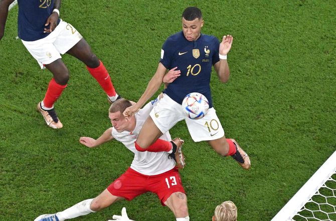 VM -Frustreret Nissen efter Mbappé-kasse: Man må bøje sig i støvet