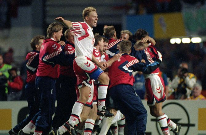 International -1. dec: DK festede hele natten - var hemmeligheden bag EM-triumf