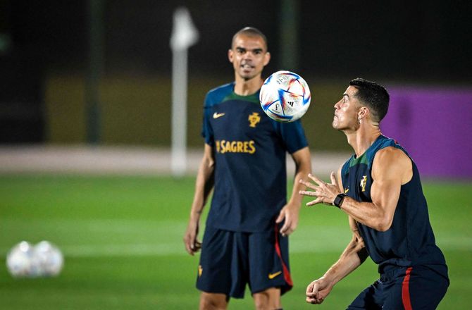 VM -Cavani starter for Uruguay - Pepe starter for Portugal