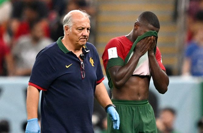 VM -Skadet Portugal-back meldes ude i otte uger