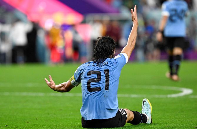 VM -Rasende Cavani væltede VAR-skærm efter VM-exit