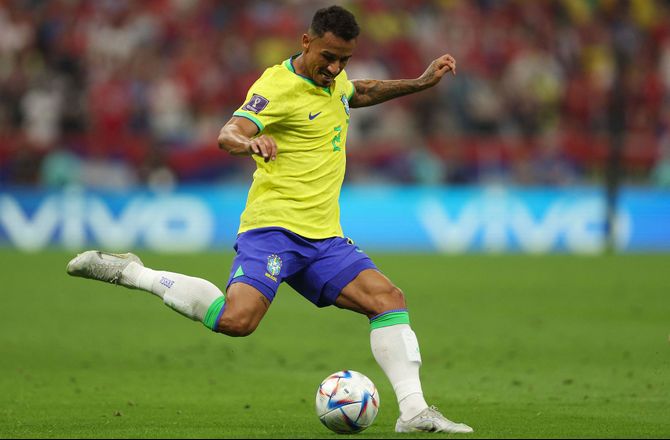 VM -Brasilien må fortsat undvære back - Danilo er tilbage