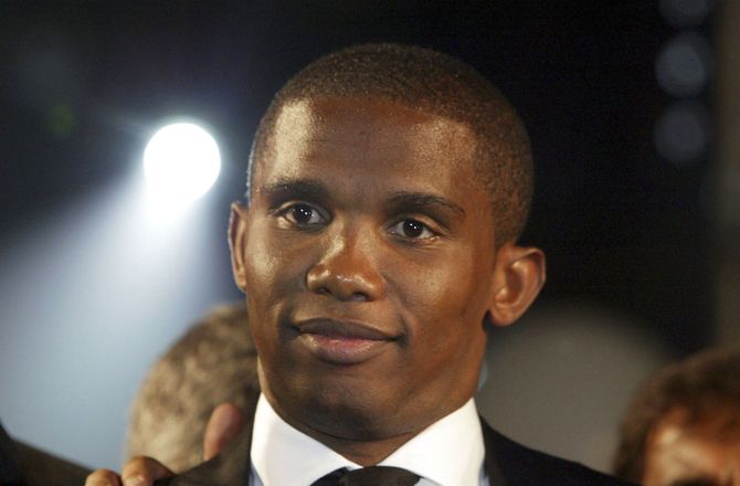 VM -Skidt sag for Eto'o: Sparker fan ned foran VM-stadion