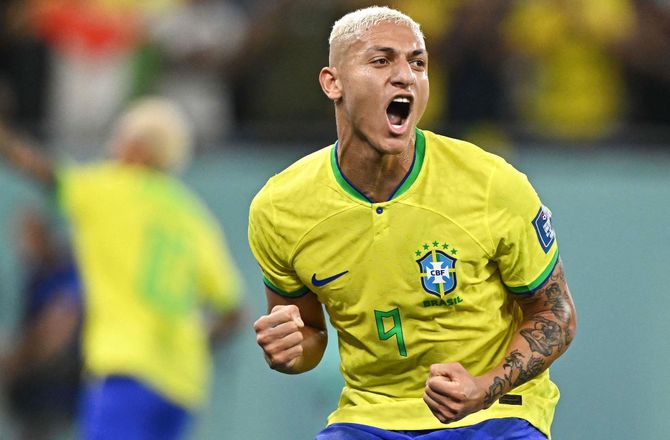 VM -Ancelotti hylder Richarlison: Snart slut med Messi og Ronaldo