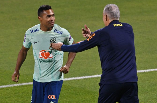 VM -Tite om tvivlsom Alex Sandro: Alt tyder på misset kvartfinale