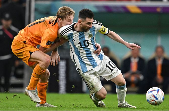VM -De Jong revser dommeren: Det er Messis skyld