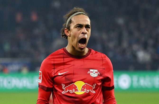 Bundesliga -Så kom der gang i Yussuf Poulsen - se sæsonens første mål her
