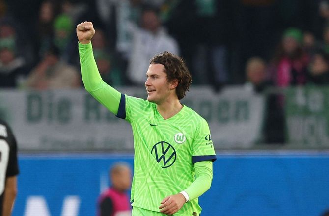 Bundesliga -Jonas Wind bomber videre - chipper bolden over Oliver C.