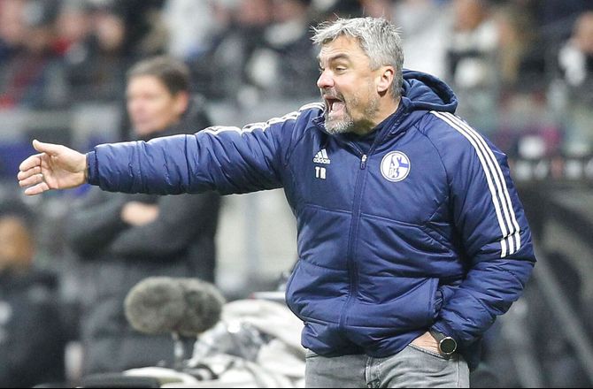 Bundesliga -Schalke-træner undskylder blamage: Vi spillede af lort