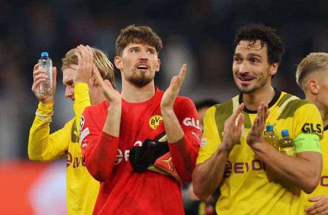 Bundesliga -Kahn afviser interesse i Kobel: Ved ikke hvor det kommer fra