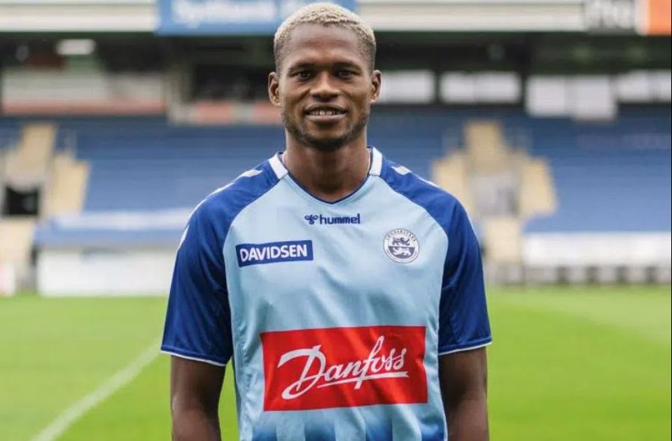 Ny nigerianer afløser AK - Viborg skifter én - Vimarsana News