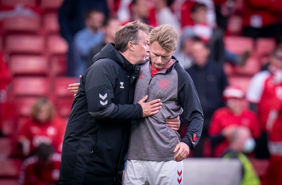Simon Kjær hyldes verden over: Det er unikt - Vimarsana News
