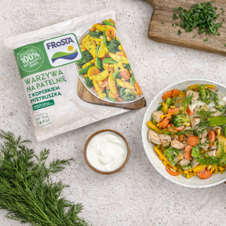 FRoSTA Kurczak koperkowo-warzywny w lekkim sosie jogurtowym