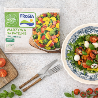 FRoSTA Sałatka na rukoli z warzywami, mozzarellą i pomidorkami