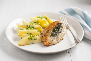 Kalkoenfilet gevuld met ui, spinazie en knoflook